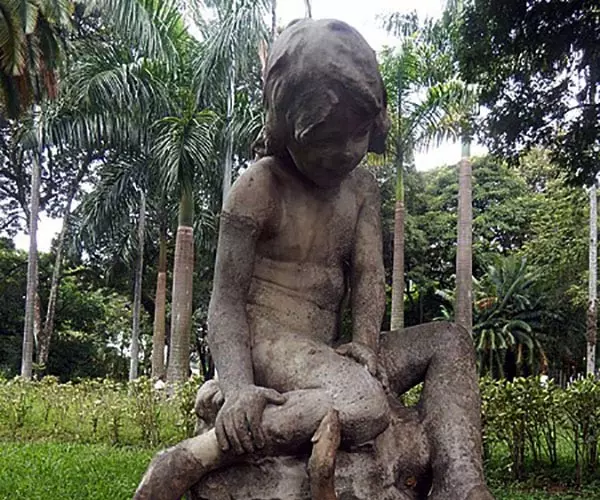 Foto de Escultura O Menino e o Peixe