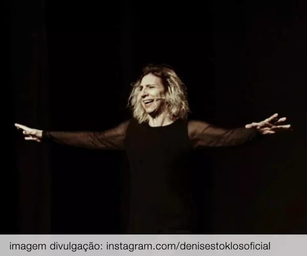 Foto de Denise Stoklos em Mary Stuart