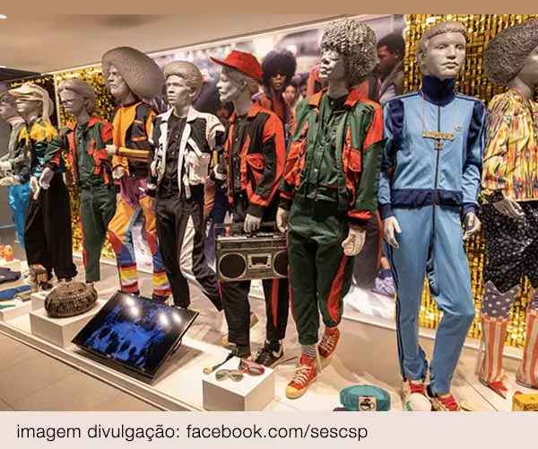 Foto de Exposição “HIP-HOP 80’sp – São Paulo na Onda do Break“. O Sesc 24 de Maio reune mais de 3 mil peças de forma inédita.