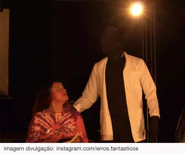 Foto de Erros Fantásticos expõe exaustão da juventude