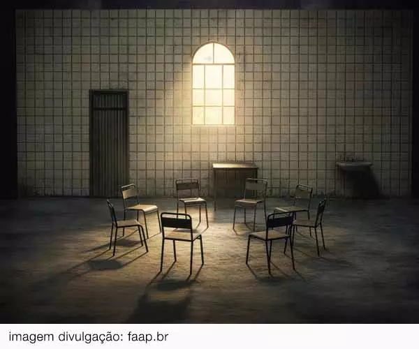 Foto de #malditos16 expõe saúde mental na juventude