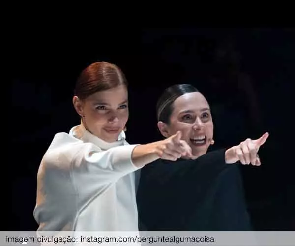 Foto de Pergunte Alguma Coisa – estreia Daphne e Gabriela juntas no teatro