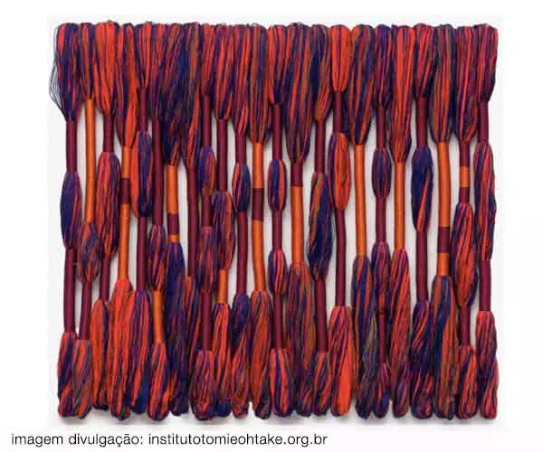 Foto de Sheila Hicks “O que que é isso?”