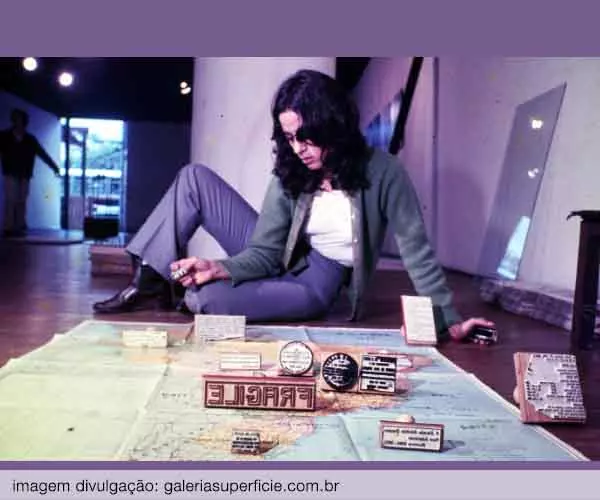 Foto de Gestos – reúne 27 artistas de diferentes gerações